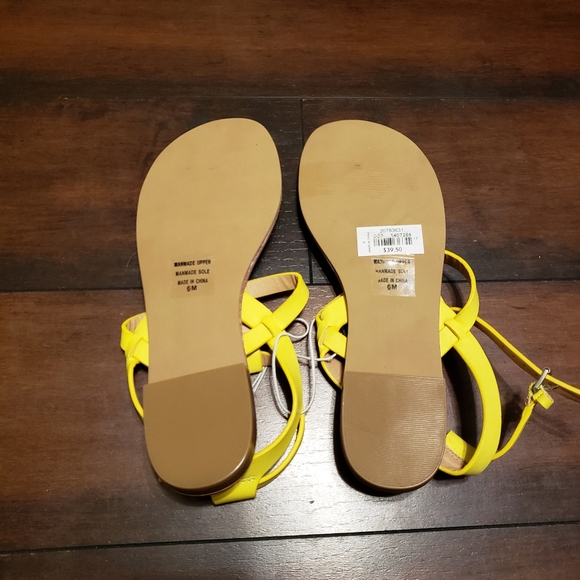 NWT Yellow Loft Thong Sandals - Picture 2 of 3